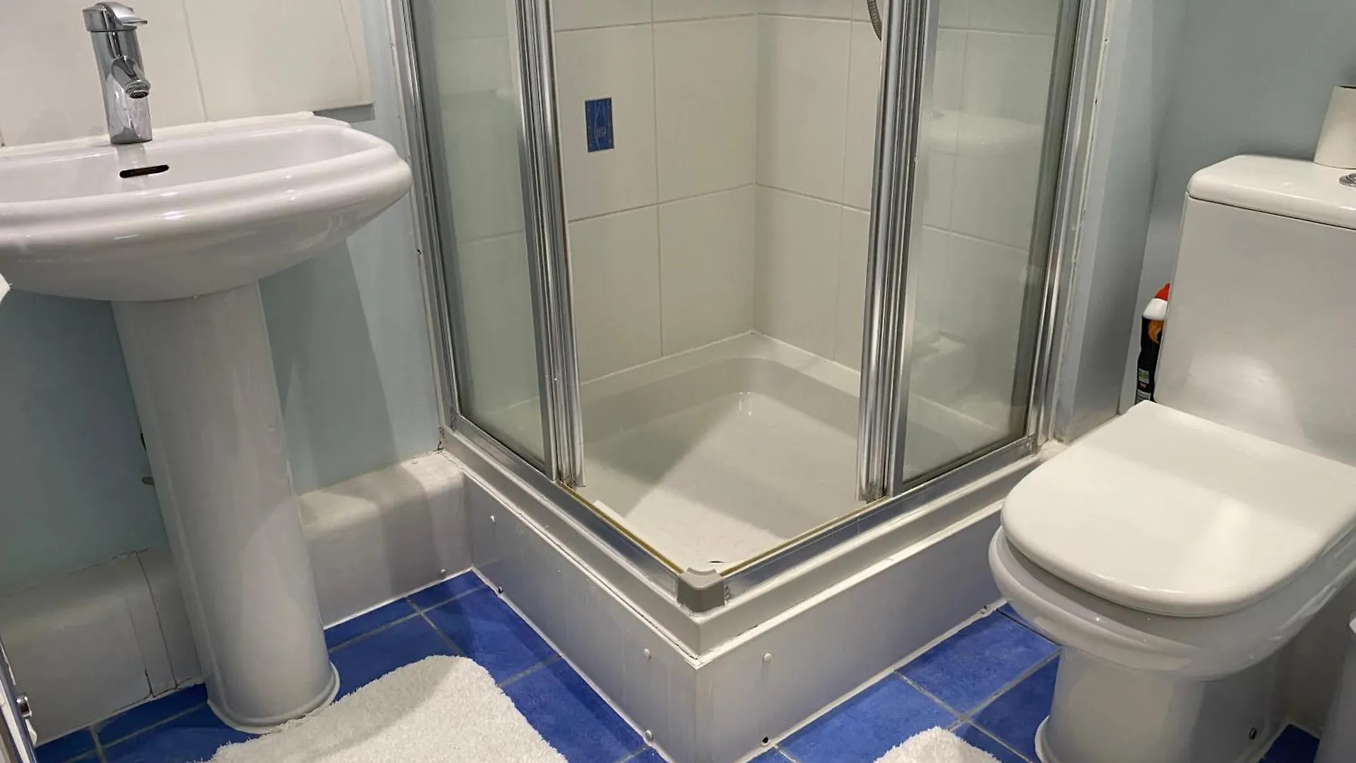 Cosy 2 Bedroom Royal Docks Apartment Londres