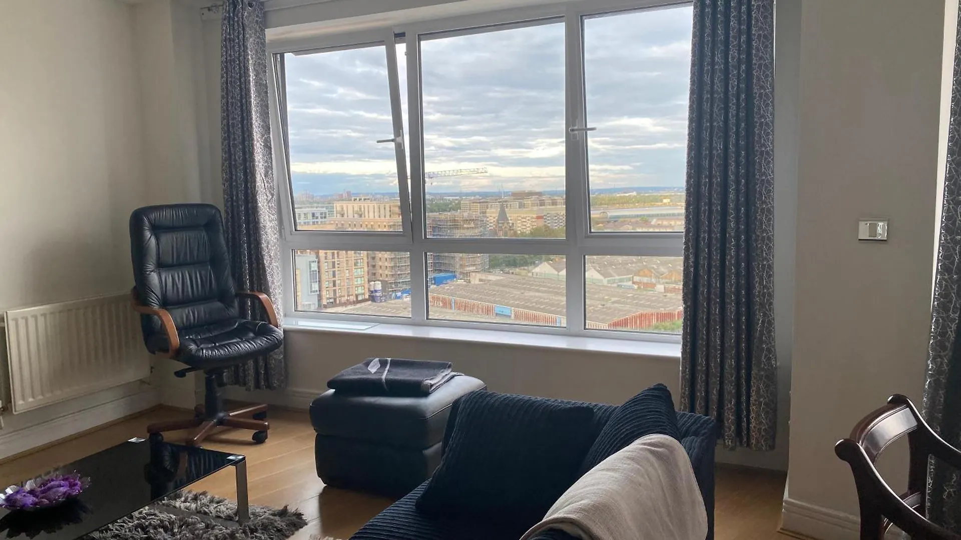 Cosy 2 Bedroom Royal Docks Apartment Londres