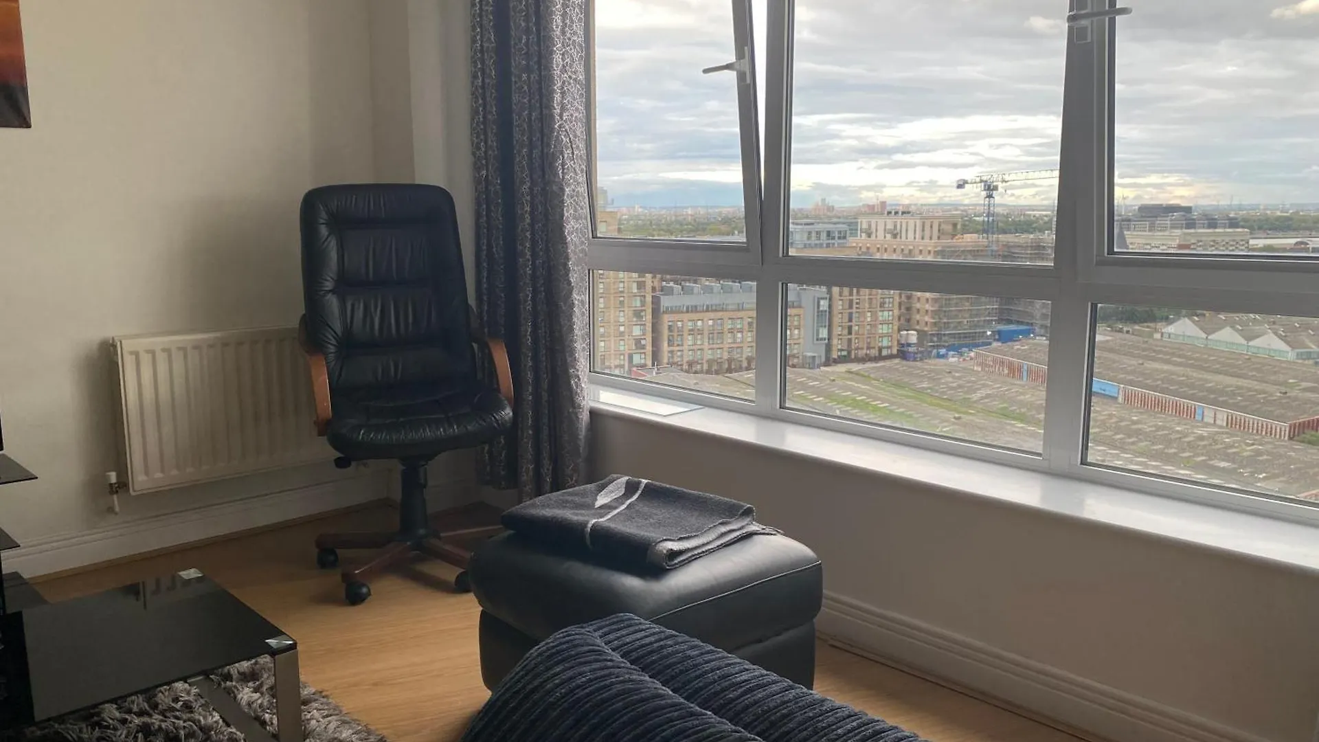 Cosy 2 Bedroom Royal Docks Apartment Londres