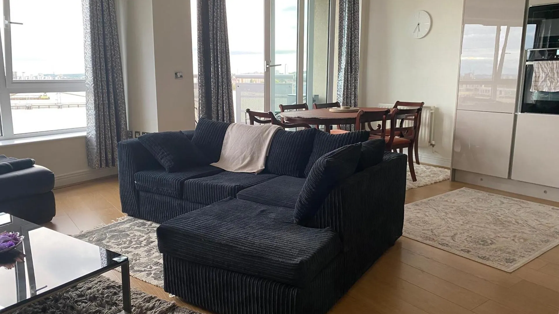 Cosy 2 Bedroom Royal Docks Apartment Londres