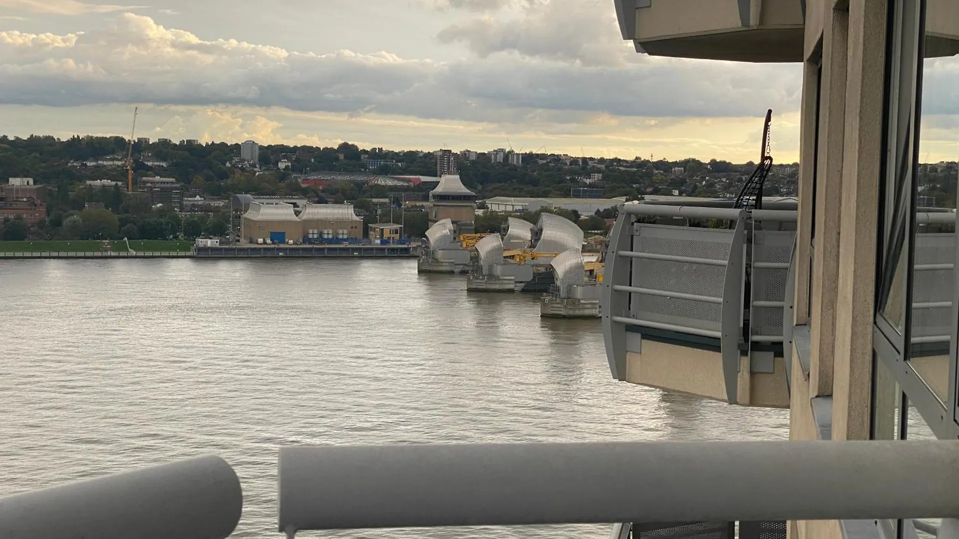 Cosy 2 Bedroom Royal Docks Apartment Londres Reino Unido