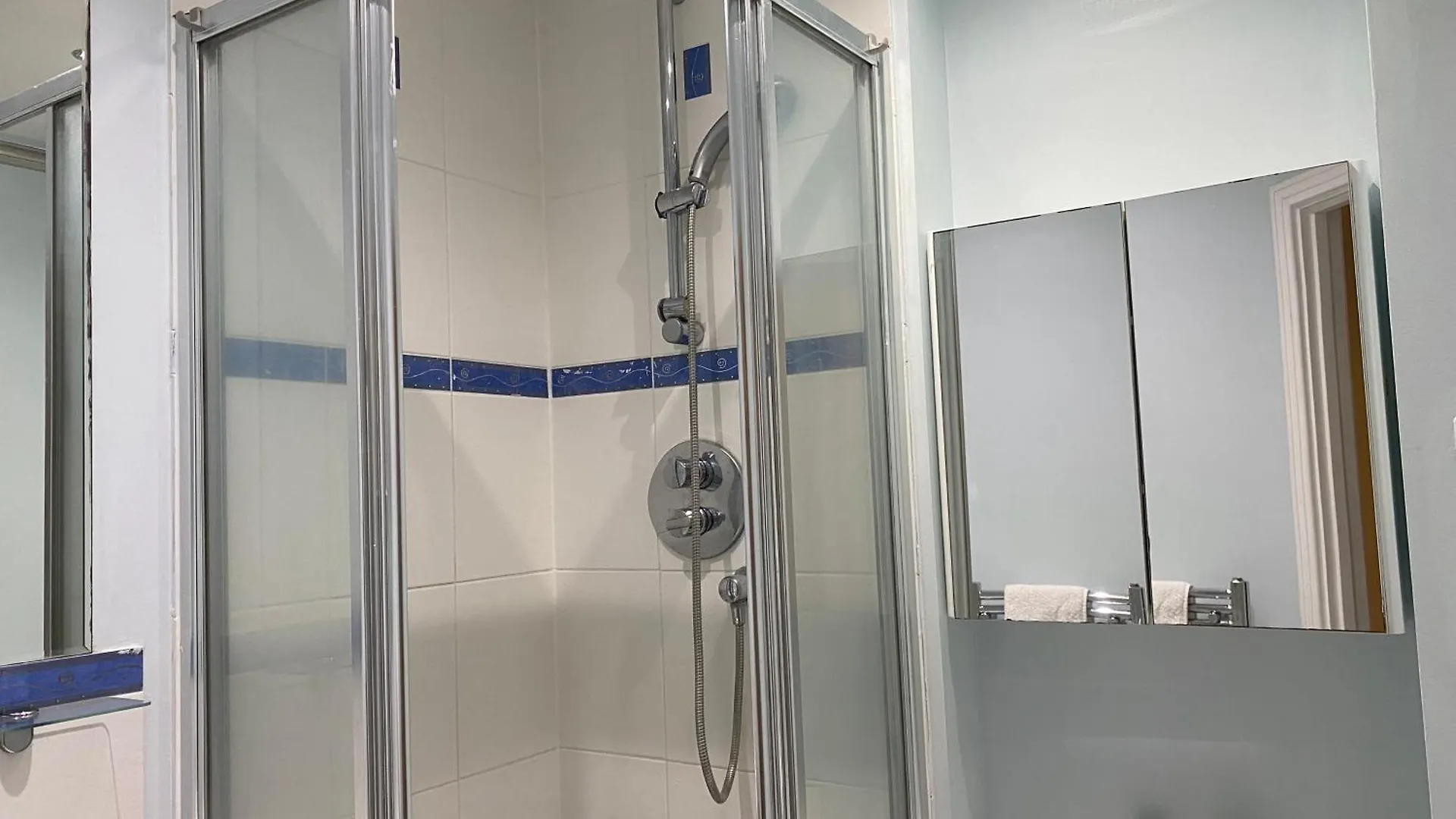 Cosy 2 Bedroom Royal Docks Apartment Londres